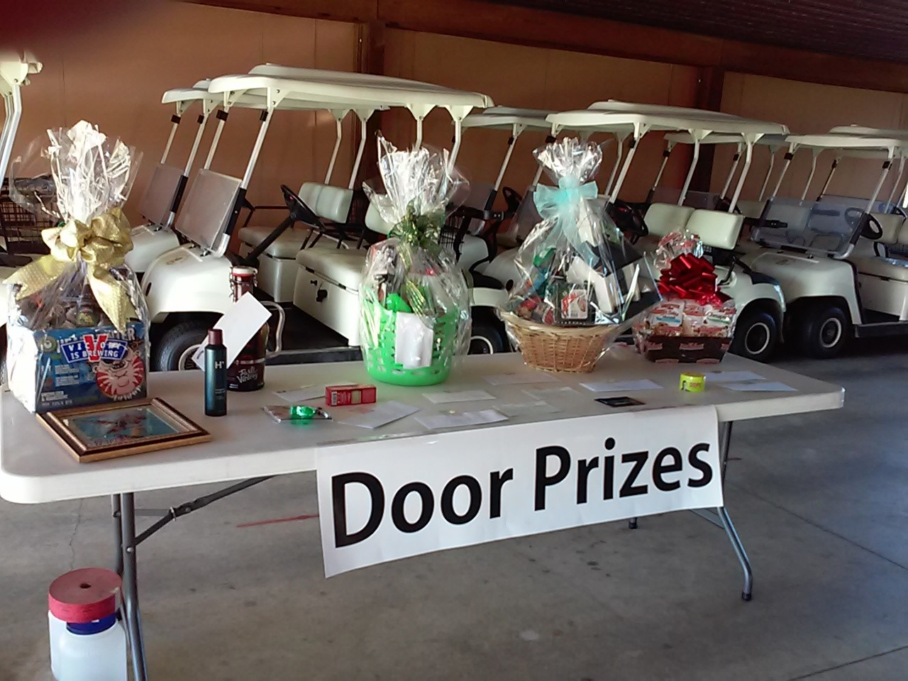 door-prizes-at-the-golf-tournament-9-12